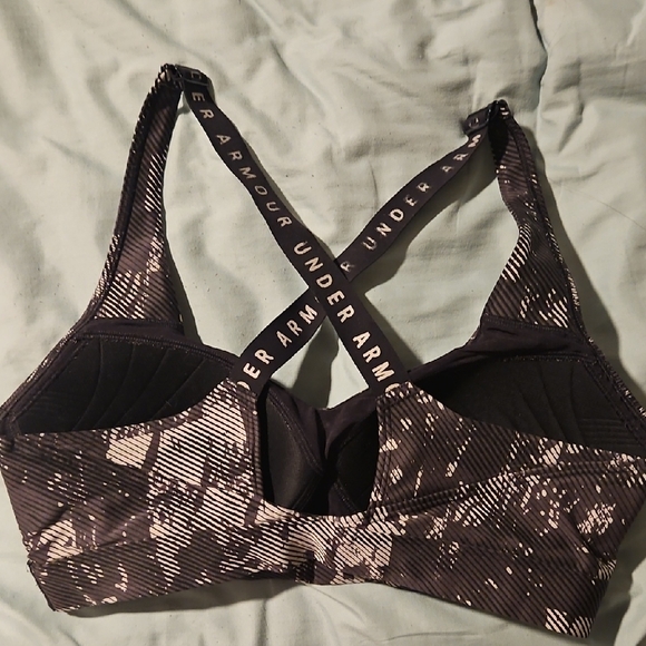 Under Armour Cross-Back Sports Bra in Black and Cream - Picture 2 of 5